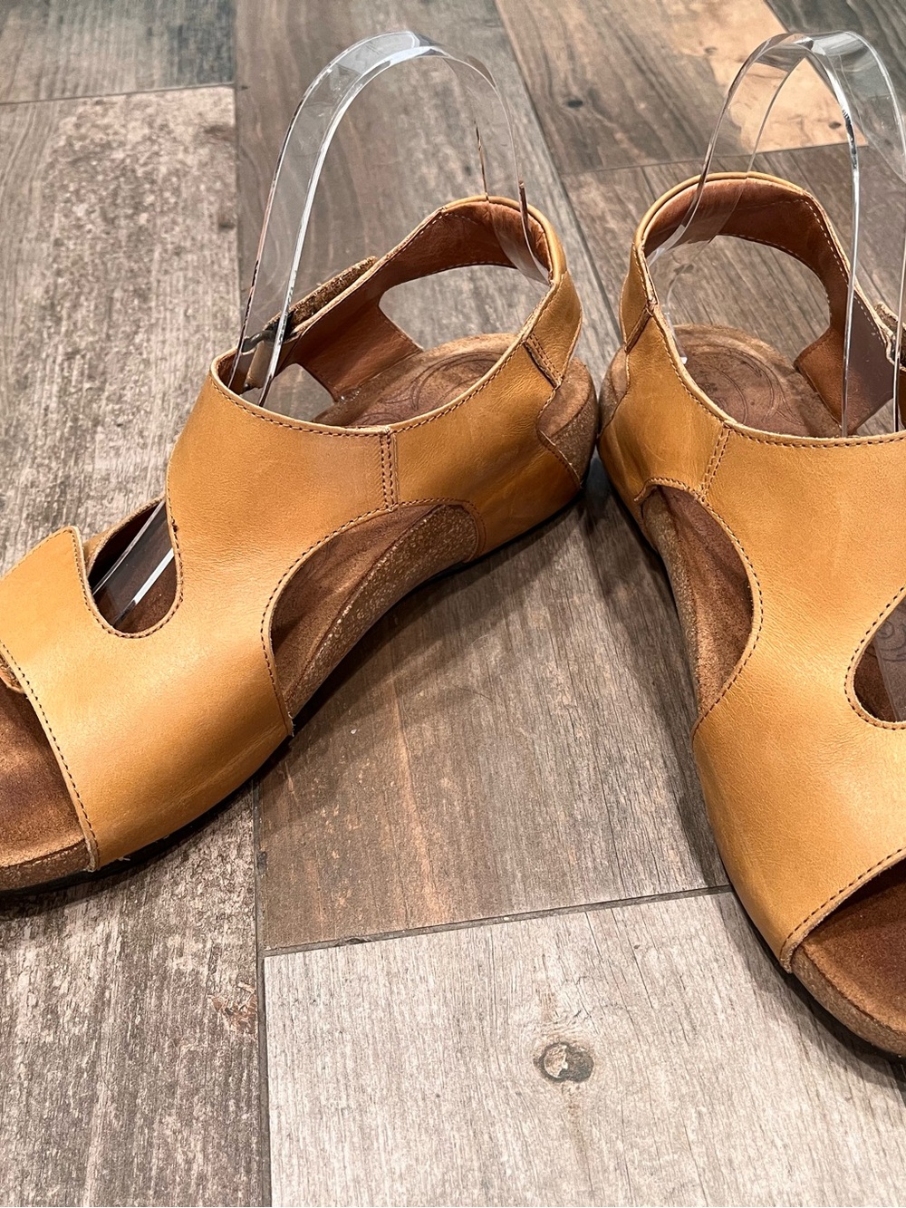 Taos Serene Tan Leather Slingback Wedge Sandals Sz 8-8.5 EUR 39 Adjust Straps - Picture 2 of 8